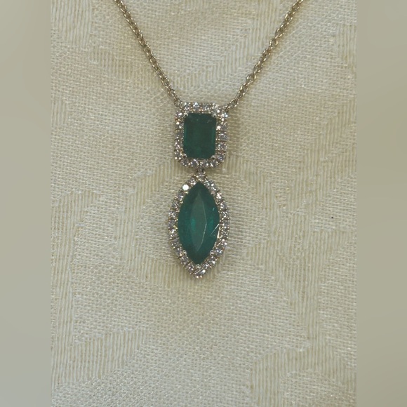 14Kt Yellow Gold Emeralds and Diamond Pendant - Picture 6 of 9